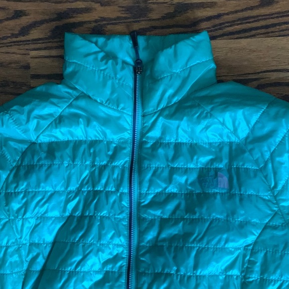 North Face Women’s Synthetic Insulated Jacket - Picture 2 of 4